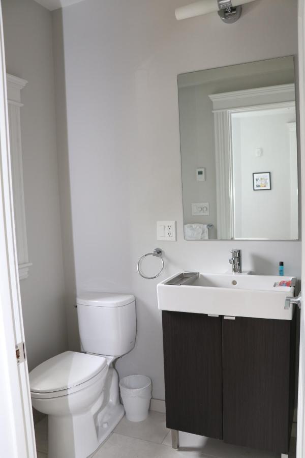 A Stylish Stay W/ A Queen Bed, Heated Floors.. #18 Brookline Kültér fotó