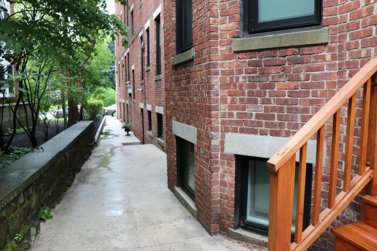 A Stylish Stay W/ A Queen Bed, Heated Floors.. #18 Brookline Kültér fotó
